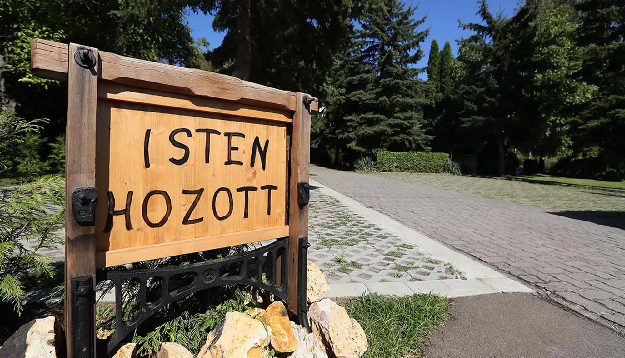 Tulipán Garden + rendezvényhelyszín + csoportos rendezvények + természetközeli helyszín